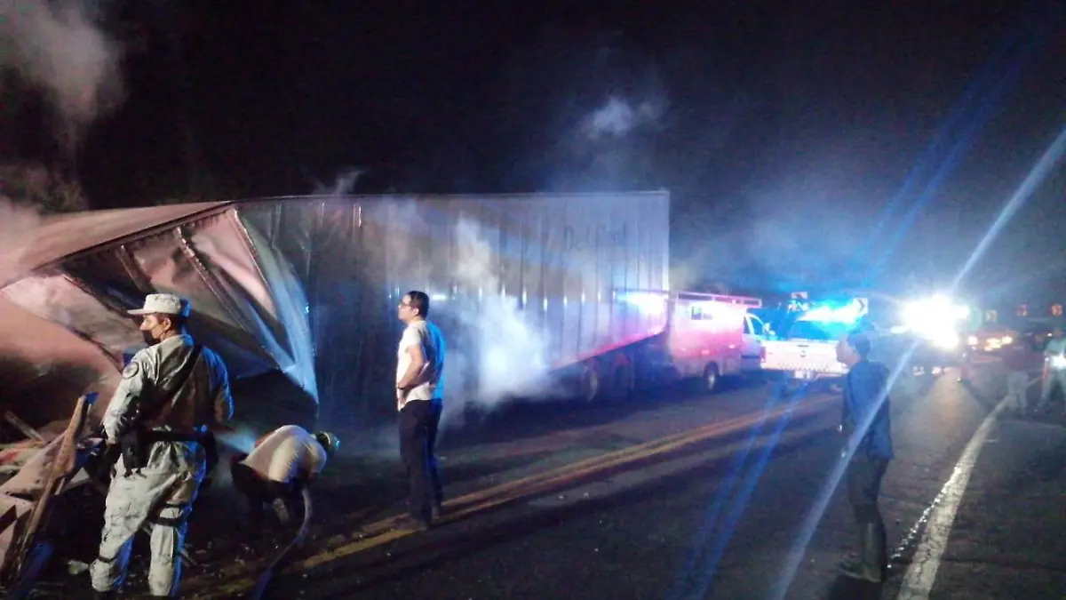 tráiler en la Mazatlán-Durango